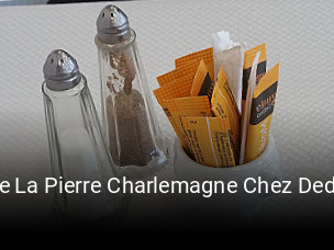 De La Pierre Charlemagne Chez Dede ouvert