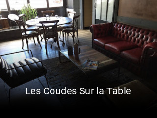 Les Coudes Sur la Table plan d'ouverture